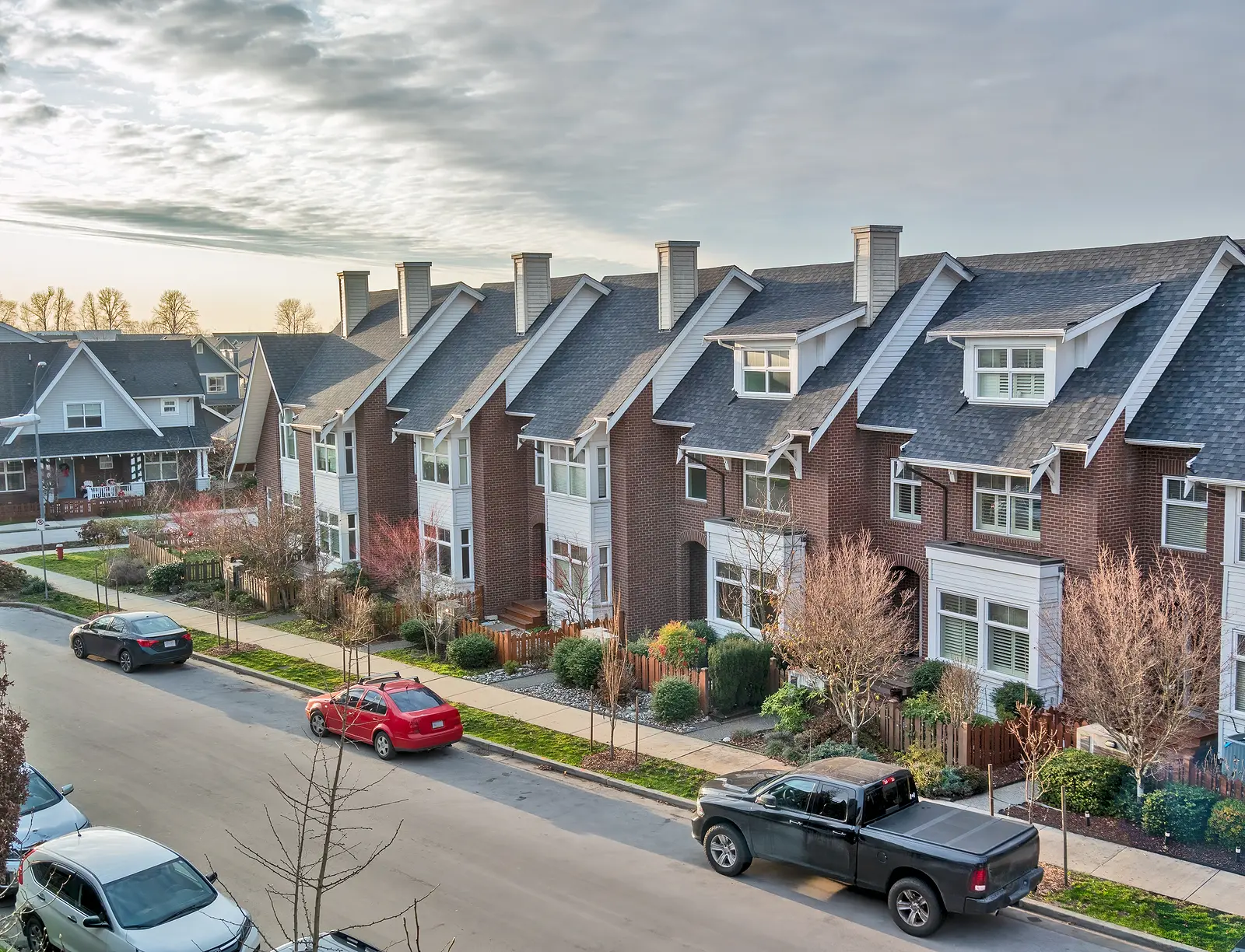 Las Vegas Townhomes: How Do Parking and Shared Walls Affect Tenant Retention?